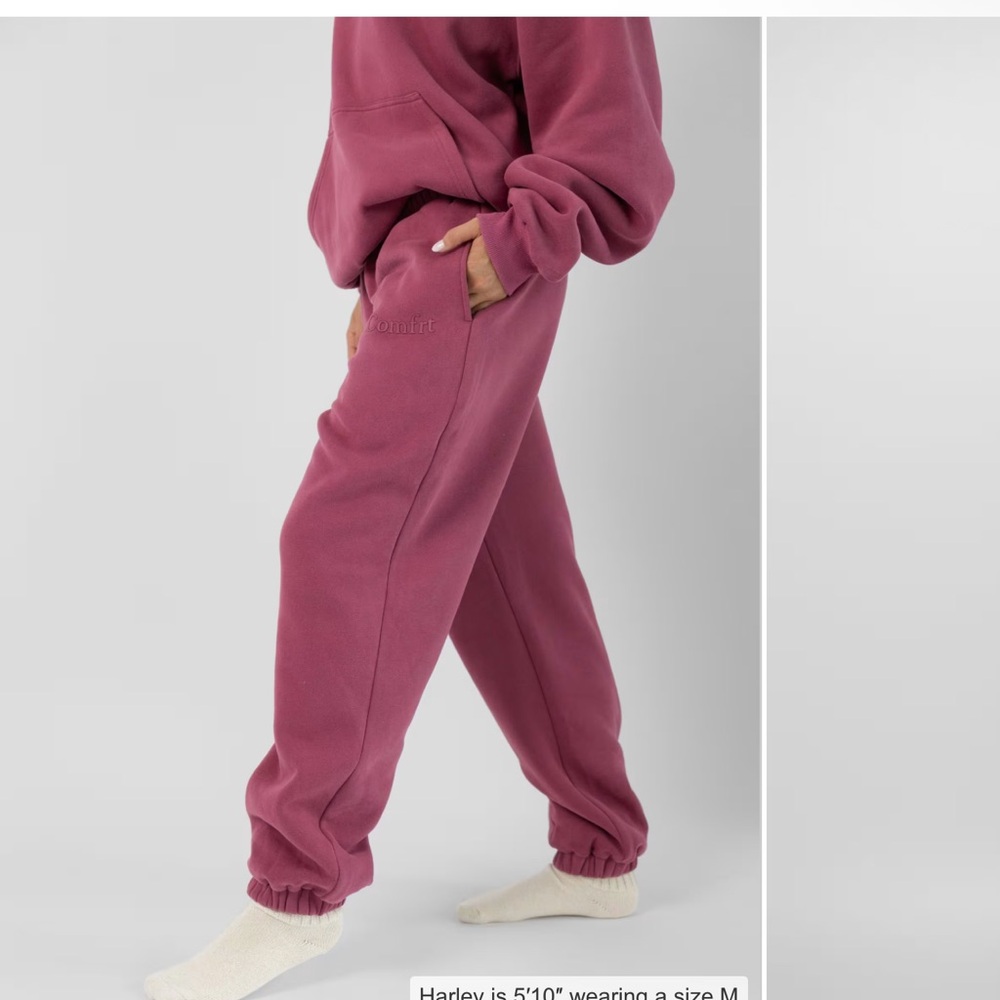 Comfrt Berry Minimalist Jogger Sweatpants